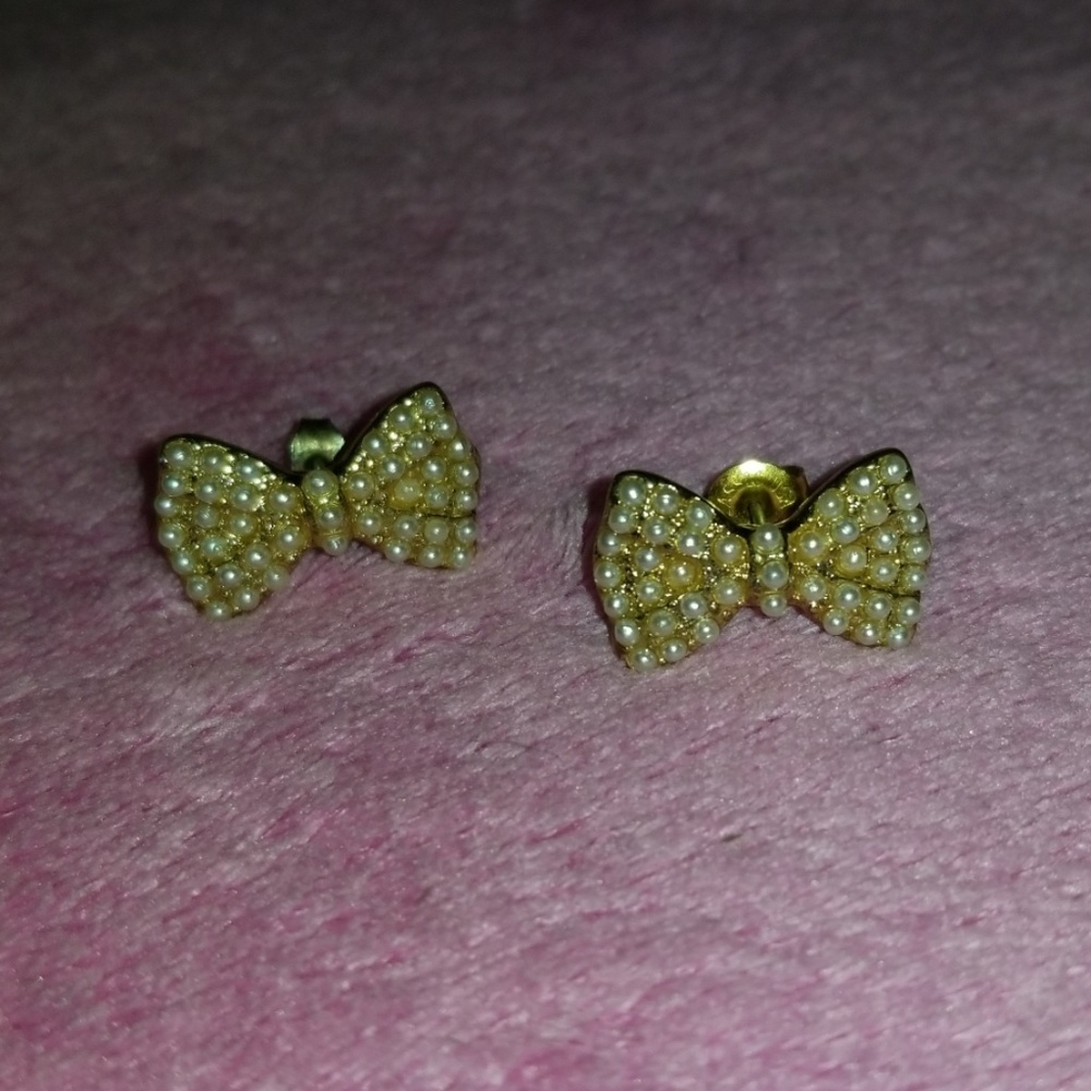 Gold with mini pearl bow stud earrings